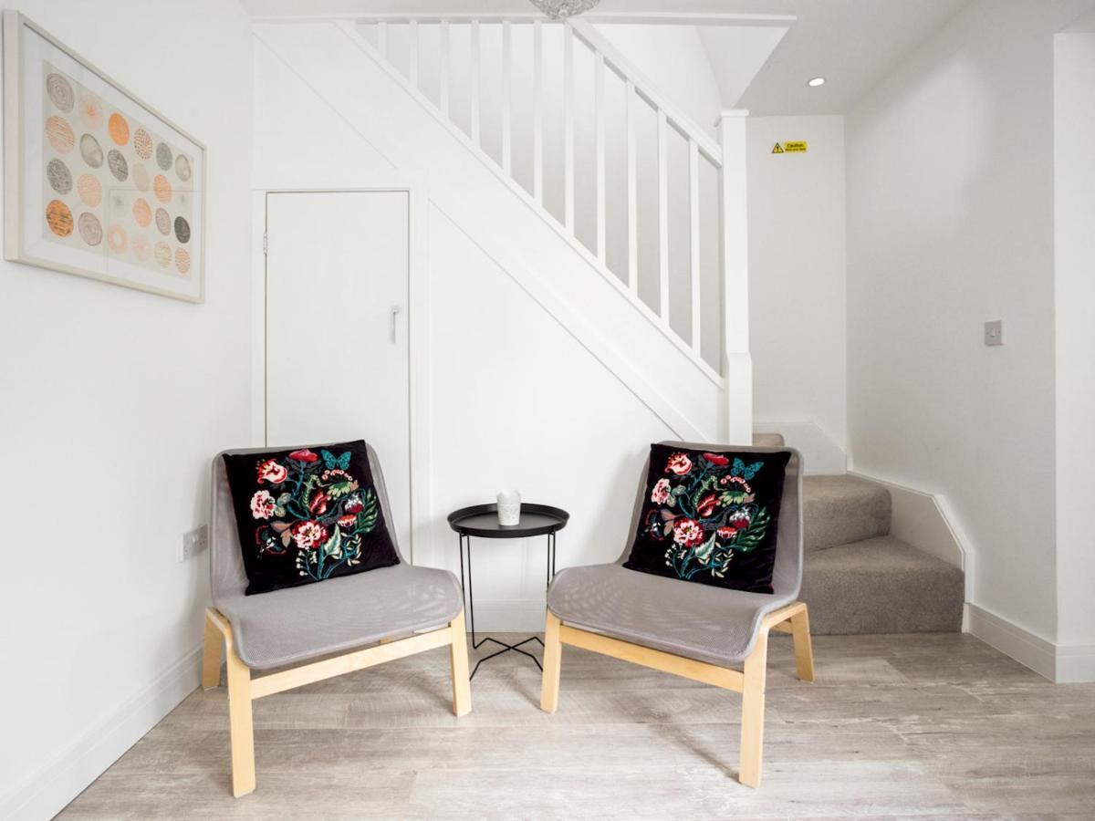 Pass The Keys Spacious And Very Modern Family Home, Central Windsor Extérieur photo
