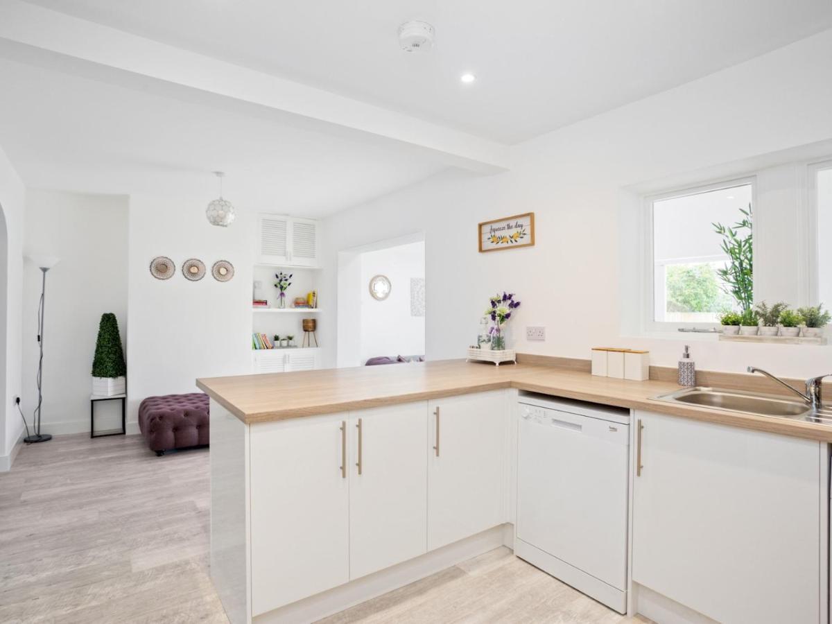 Pass The Keys Spacious And Very Modern Family Home, Central Windsor Extérieur photo