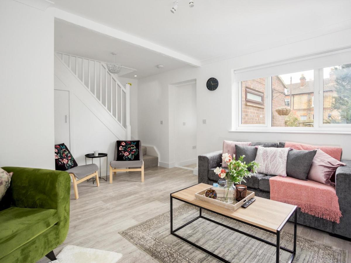 Pass The Keys Spacious And Very Modern Family Home, Central Windsor Extérieur photo