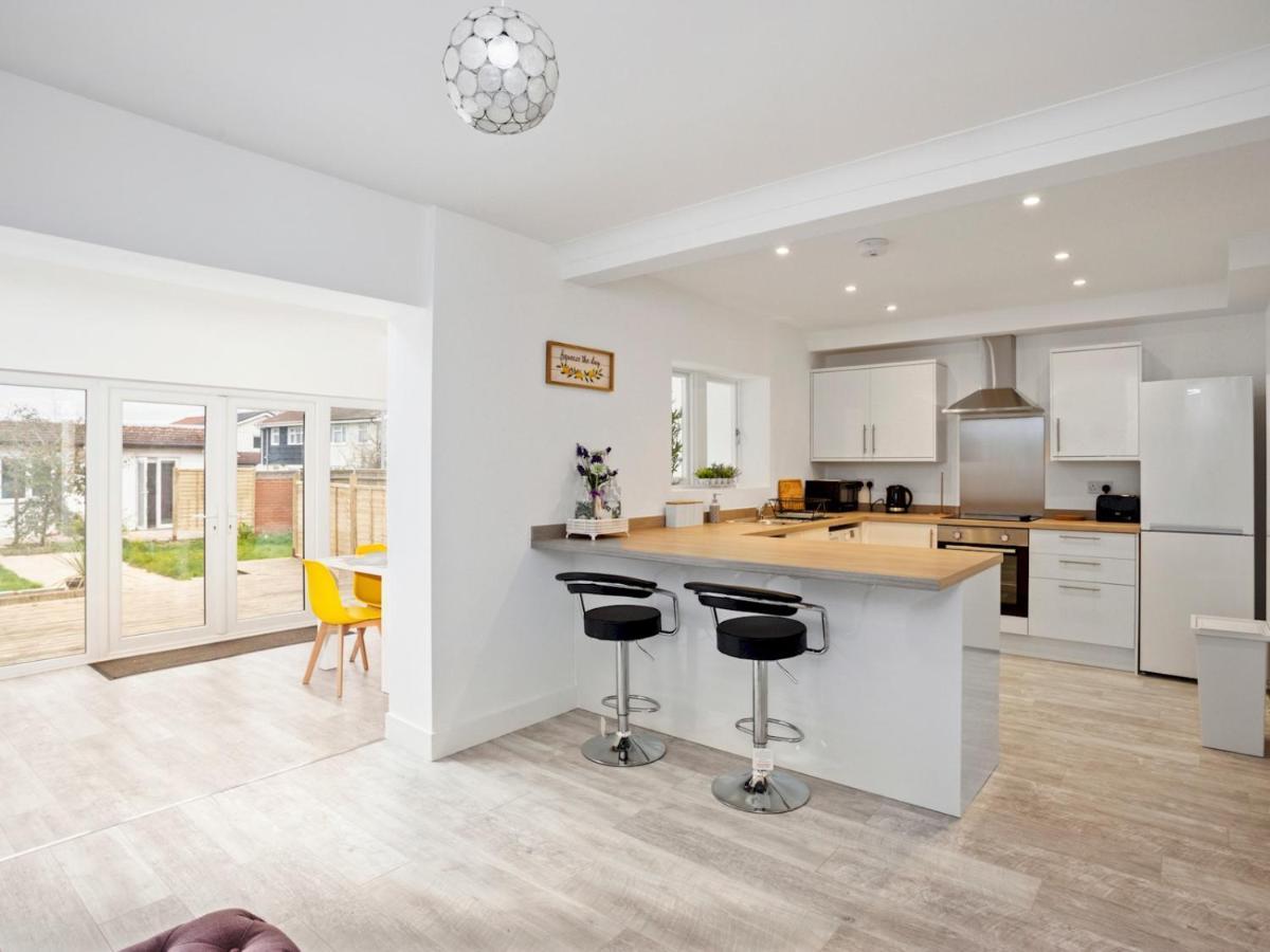 Pass The Keys Spacious And Very Modern Family Home, Central Windsor Extérieur photo