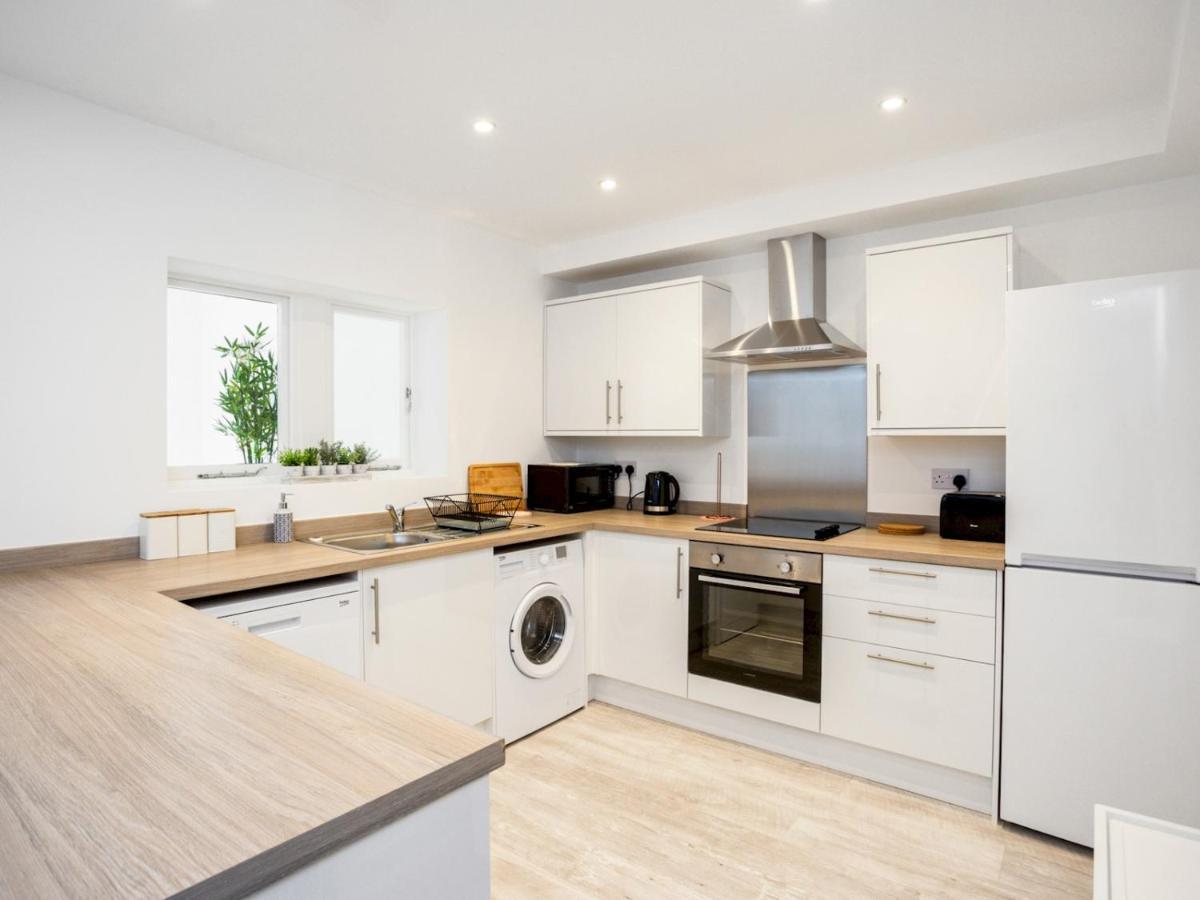 Pass The Keys Spacious And Very Modern Family Home, Central Windsor Extérieur photo