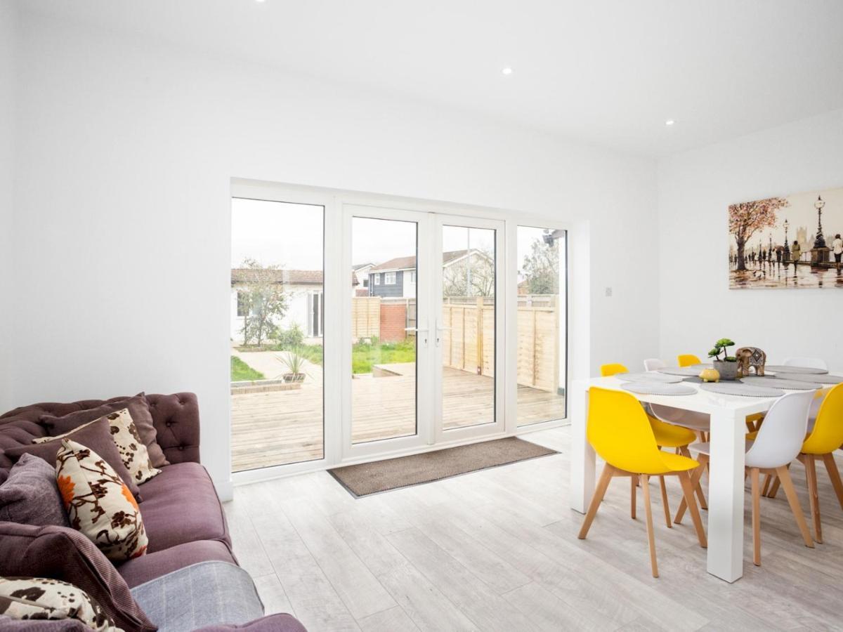 Pass The Keys Spacious And Very Modern Family Home, Central Windsor Extérieur photo